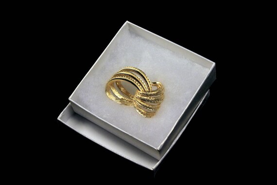 Coro Gold Tone Brooch, Interlocking Rings, Lockin… - image 6