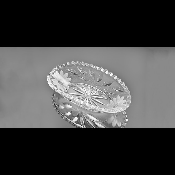 American Brilliant Cut Glass Oval Bowl with Daisy Wheel Pattern – Uranium Glass, Sawtooth Edge