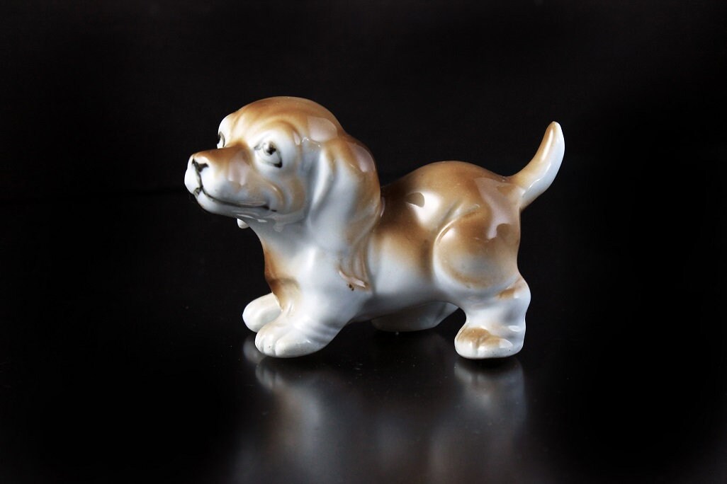 beagle dog figurine