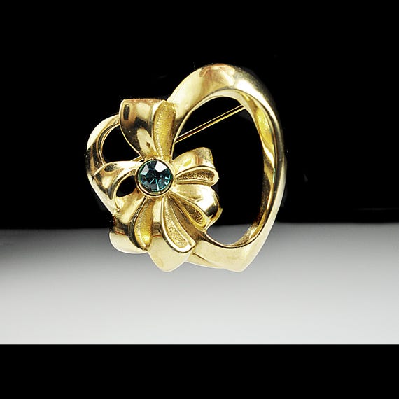 Avon May Birthstone Heart Brooch - Gold-Tone Heart Pin with Emerald Rhinestone - 1992 Jewlery