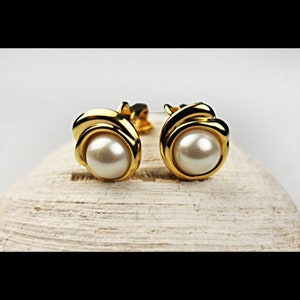Clip-On Faux Pearl Earrings, Gold Tone, Costume Jewelry, Unsigned, Fashion Jewelry