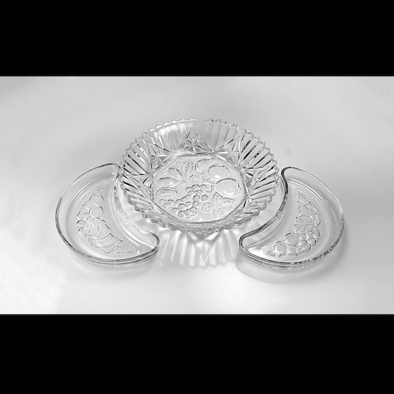 Vintage Federal Pioneer Fruit Bowl and Indiana Fruits Crescent Bowls Set