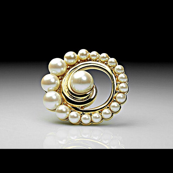 Faux Pearl Spiral Brooch, Gold Tone, Locking C Clasp, Fashion Pin, Costume Jewelry, Collectible