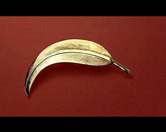 DuBarry Leaf Brooch, Gold Tone, C-Clasp Closure, Costume Jewelry, Fashion Jewelry