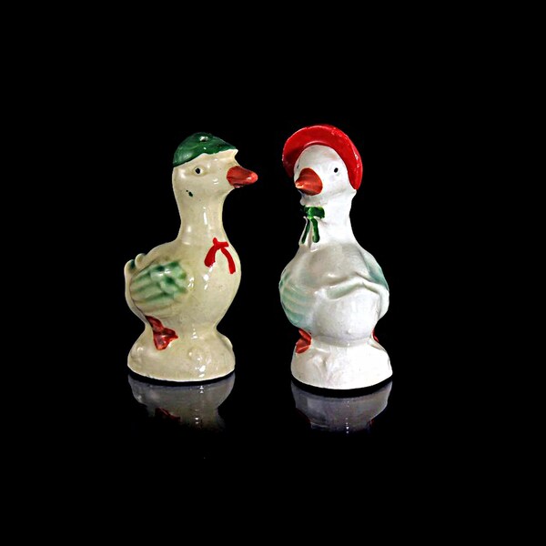 Miniature Ducks Wearing Hats, Salt and Pepper Shakers, Ceramic, Hand Painted, Made in Japan