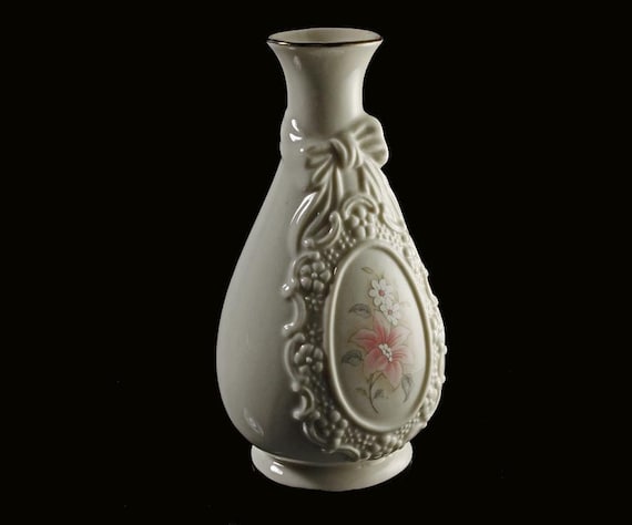 Cameo Ribbon Vase Royal Heritage Collection Taiwan - Etsy