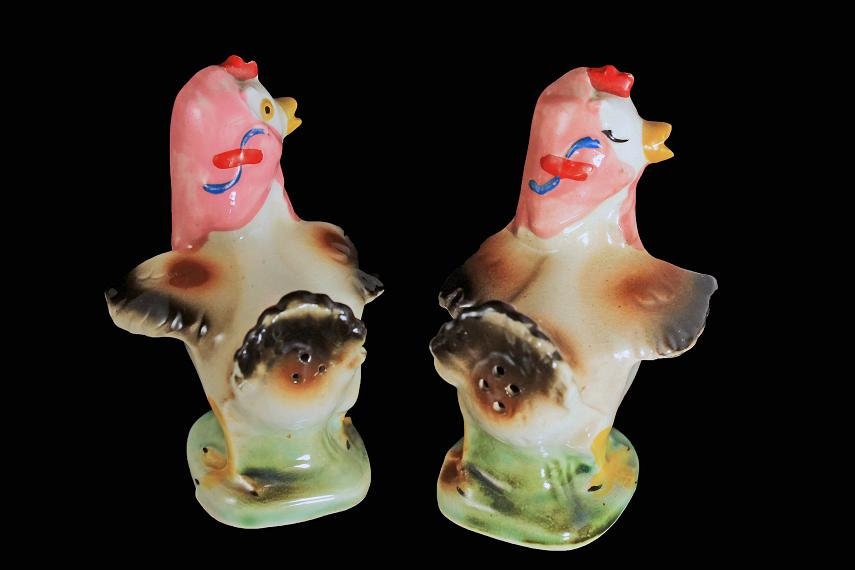 Chicken Salt and Pepper Shakers, Made in Japan, Chickens with Scarves