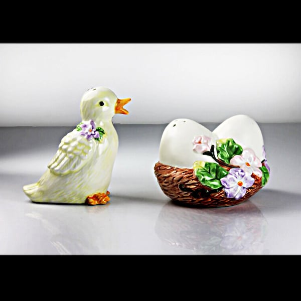 Salt and Pepper Shakers, Avon, Duck and Eggs, Springtime, Figural, Collectible