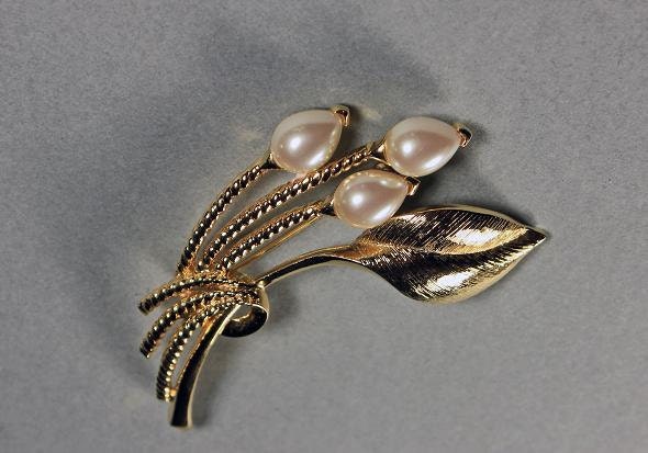 1PC Elegant Faux Pearl Floral Scarf Ring Clip For Women Brooch