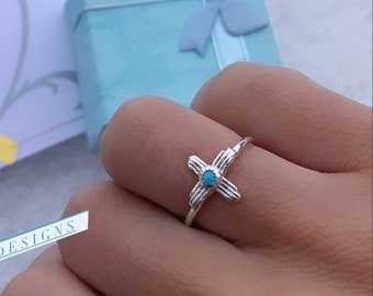 Delicado anillo con símbolo de Zia y la Bella Durmiente de 3 mm.
