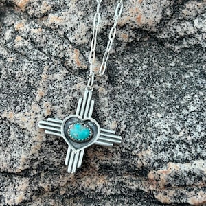 Großer New Mexico Zia Symbol Herz Oval Anhänger.
