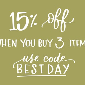 K&ouml;nnte beinhalten: Wei&szlig;er Text auf gr&uuml;nem Hintergrund mit der Aufschrift "15% Rabatt beim Kauf von 3 Artikeln Code BESTDAY verwenden".