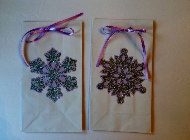 Goody Winter Onderland Gift Bag Snowflake Party Decor Set of 6 Treat Bags Winter Wonderland Theme Silver Glitter Snowflake Favor