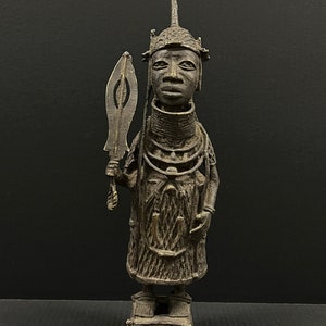 Afrikaans Benin bronzen krijgerstandbeeld uit Nigeria