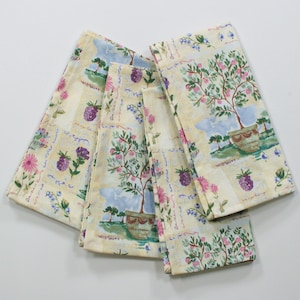 Garden Dinner Napkins, Cotton Fabric, Flowers, Berries, 18x18 Inches, Set of 4