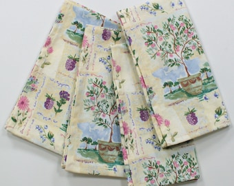 Garden Dinner Napkins, Cotton Fabric, Flowers, Berries, 18x18 Inches, Set of 4