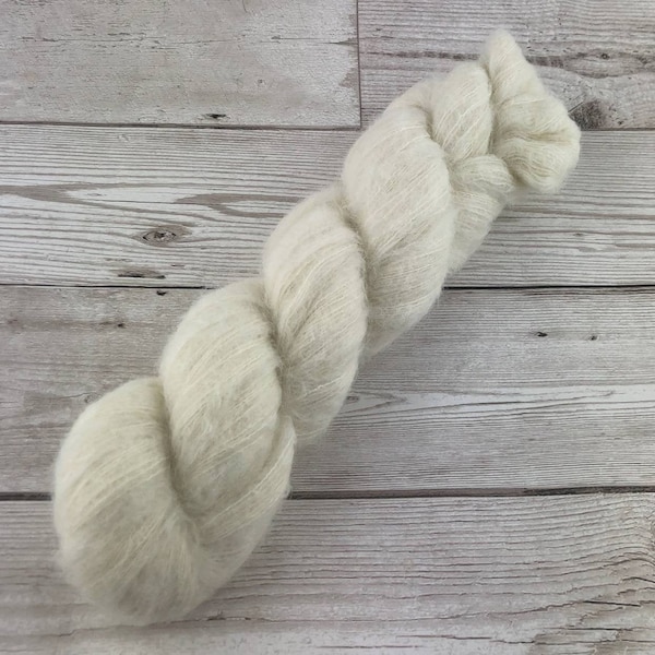 Undyed Yarn Suri Silk Haze - Baby Suri Alpaca and Silk - 1 kg (20 x 50g motki)