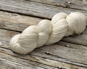 Undyed Yarn Fine Yak 4 Ply - Yak, Silk and Merino blend - 1kg (10 x 100g hanks)