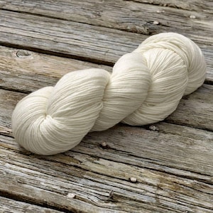 Undyed Yarn Superwash Merino 4 Ply - 1kg (10 x 100g hanks)