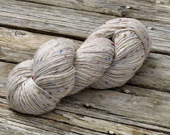 Undyed Yarn Donegal Tweed DK - 1kg (10 x 100g hanks)