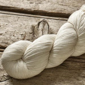 Undyed Yarn Superwash Merino Sport - 1kg (10 x 100g hanks)
