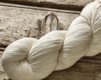 Undyed Yarn Superwash Merino Sport - 1kg (10 x 100g hanks)