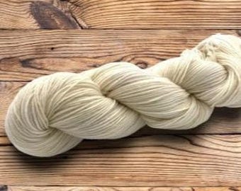 Undyed Yarn Superwash Bluefaced/Corriedale DK - 1kg (10 x 100g hanks)