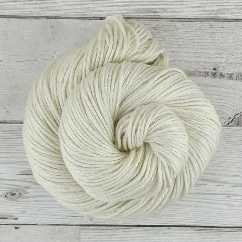 Undyed Superwash Merino Silk Aran Knitting Yarn 1kg 10 x 100g hanks