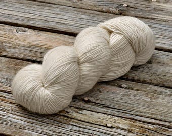 Hilo sin teñir Merino superfino simple de 4 cabos - 1 kg (10 madejas de 100 g)