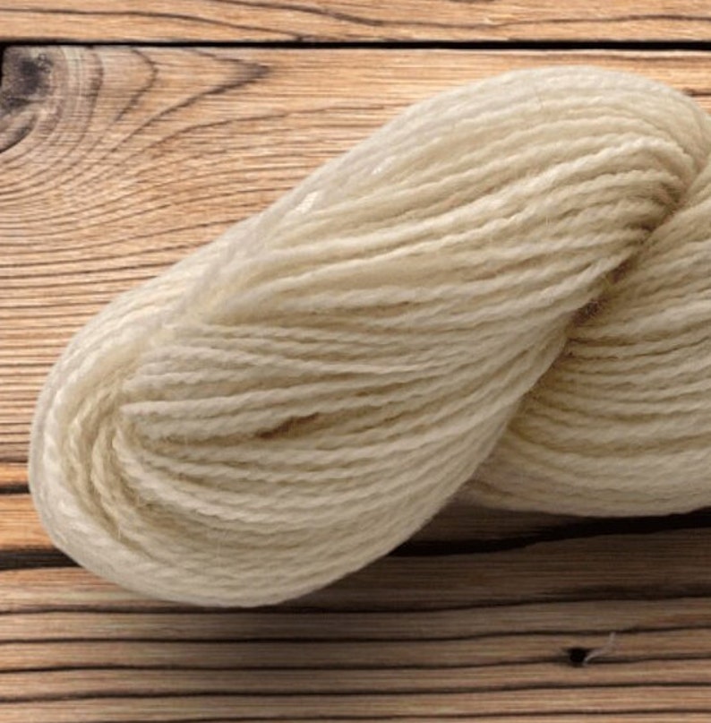 Undyed Yarn 100% Farm Traceable British Wool 4 Ply 1kg 10x100g hanks image 2