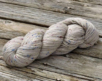 Undyed Yarn Donegal Tweed 4 Ply, - 1kg (10 x 100g hanks)