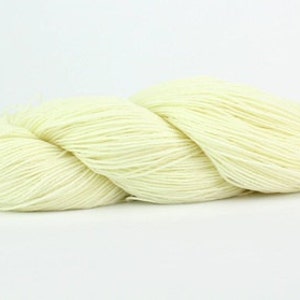 Undyed Yarn 100% Superwash Merino Aran  - 1kg (10 x 100g hanks)