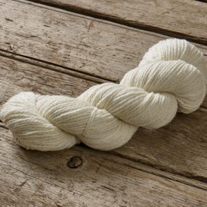 Undyed Yarn: Woolly Merino DK Knitting Yarn,  Non Superwash - 1 kg (10 x 100g hanks)