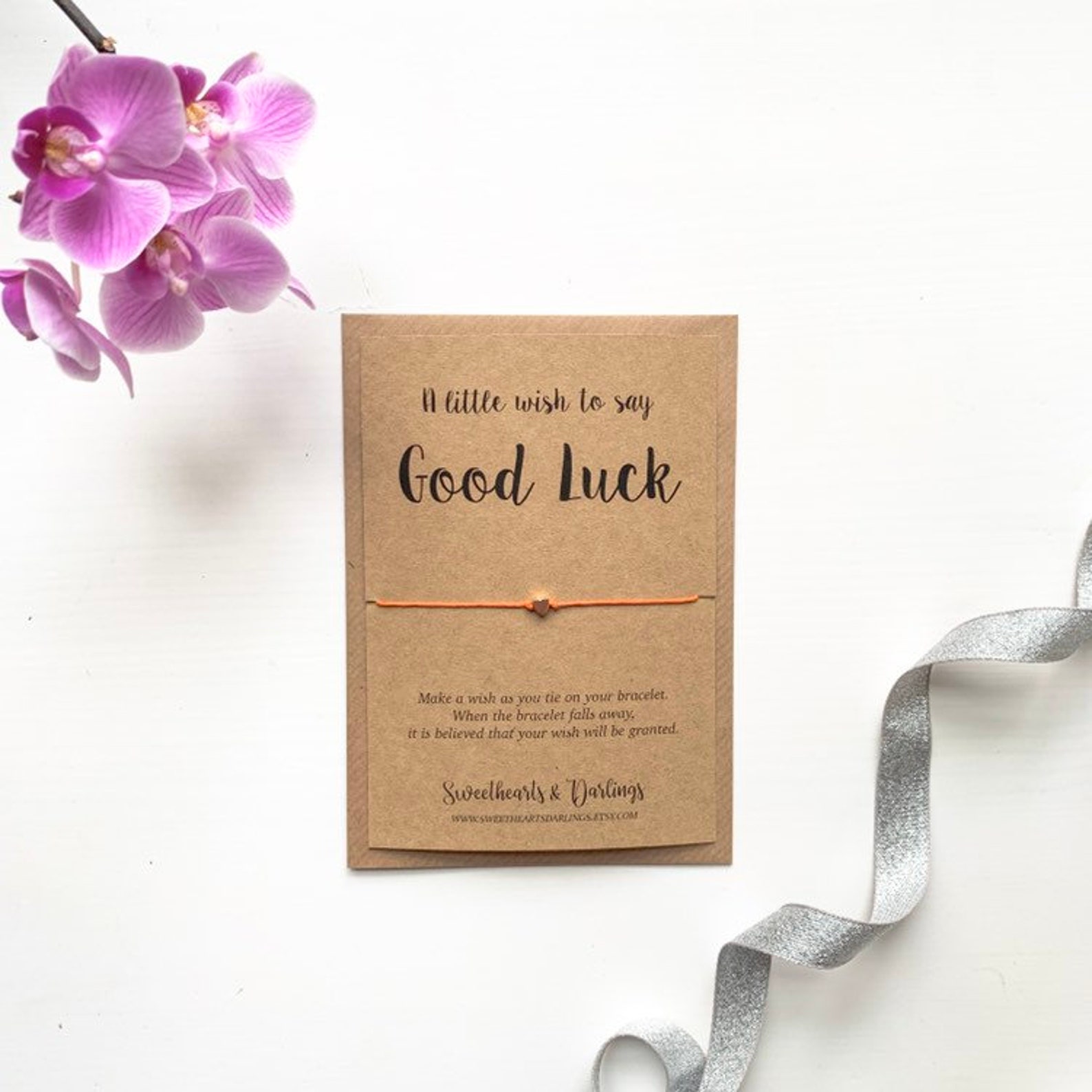 Wish least. Мотивирующие обои на телефон. Заставка на айфон мотивация мечты. Мотивирующие обои iphone. Браслеты с пожеланиями.