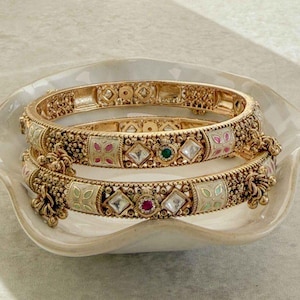 Brazaletes Nanditha Royal Kundan Kada – (Se venden en pares) Pulsera artesanal de oro verde rubí, brazalete de boda indio-pakistaní Desi, regalo para ella.