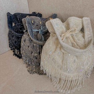 Bolso de terciopelo con detalles de cuentas, negro, blanco y plateado, bolso de mano indio adornado, accesorio nupcial, bolso dorado con cordón para ocasiones especiales, Sokora Jewels