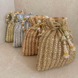 Metallic Braid Potli Bag: Glanzende Indiase handtas met versieringen, bruidsaccessoire, gouden tas met trekkoord, gelegenheid Sokora Jewels
