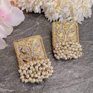 Orecchini Mahida - Orecchini quadrati in perle dipinte, dorati, leggeri, semplici, regalo per damigelle d'onore, matrimonio, Eid, gioielli indiani e pakistani, Sokora Jewels