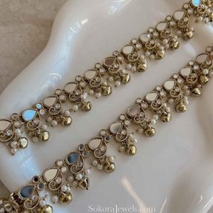 Antike goldene Fußkettchen mit geschwungenen Spiegelperlen-Details (Payal Jhanjra, Paar für beide Füße), Brautschmuck, Hochzeitsschmuck, indisch-pakistanischer Schmuck