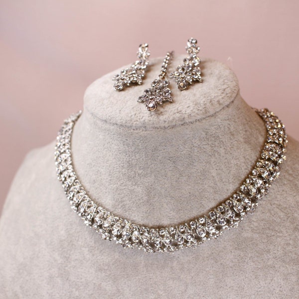 Freda Necklace and Earrings Set - Silver