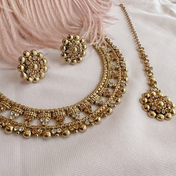 Small necklace set deals