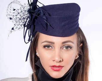 Copricapo anni '30, Elegante cappello a scatola di pillole in feltro, Cappello a scatola di pillole retrò vintage, Cappello a scatola di pillole Kate, Cappello in feltro blu navy, Cappello anni '30, Cappello del Grande Gatsby, Cappello derby