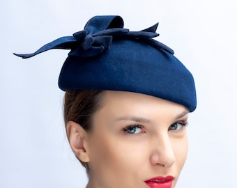 Elegant felt pillbox, Navy cocktail headpiece, Retro vintage pillbox hat, Kate pillbox hat, Navy felt hat, 30's hat, Great Gatsby's hat