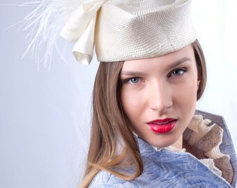 Elegant white pillbox, bridal pillbox hat, Tea party pillbox, Kate Middleton hat, Wedding pillbox hat, wedding guest hat, Big bow pillbox