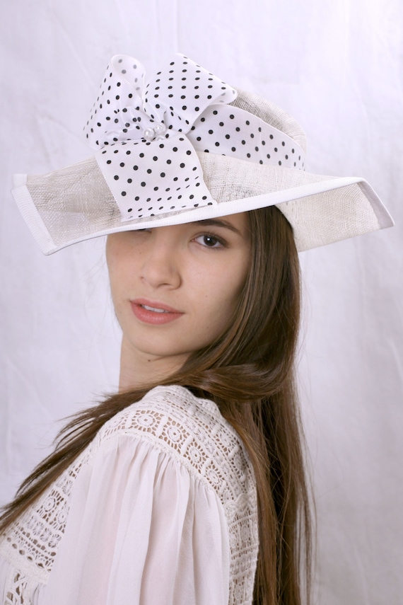 Asymmetric Wide-brim Hat Derby Hat 