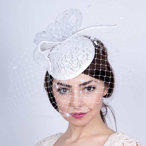 White Wedding mini hat, Bride's Hat, Romantic wedding fascinator, lace hat, Bridal mini hat, white lace fascinator, Wedding veiled headpiece