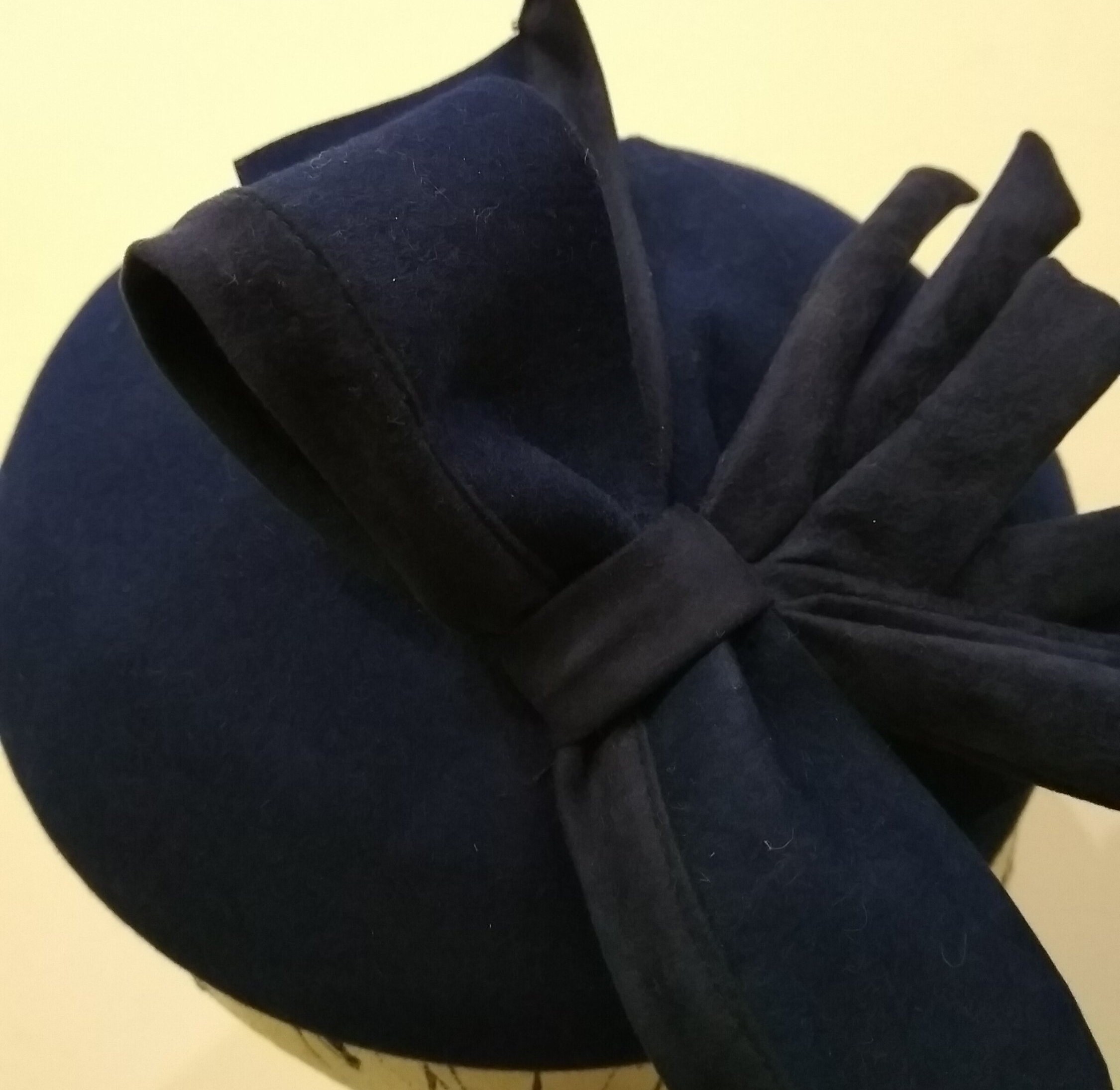 Elegant Felt Pillbox, Navy Cocktail Headpiece, Retro Vintage  display picture 2