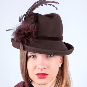 Elegant felt fedora, fedora pillbox, brown felt fedora, hat with feathers, Edwardian riding hat, RnB feathers fedora, Fedora pillbox hat