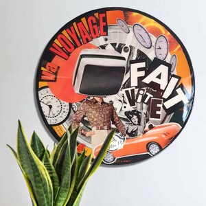Decorazione retrò in vinile arancione! Collage di carta con resina epossidica da appendere durante il viaggio. Diametro 30cm "Sganciamento". Originale firmato Phosi