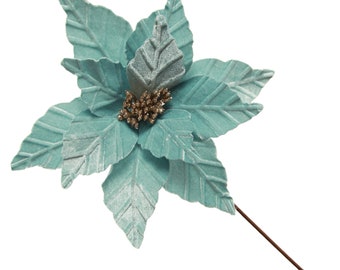 Tallo de flor de nochebuena en relieve de terciopelo azul pálido
